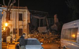 Tarihi bina deprem fırtınasına dayanamadı