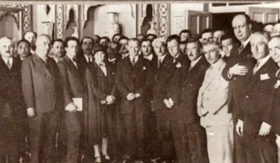 Atatürk Ankara’da Türk Ocağı Delegeleriyle