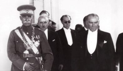 Atatürk’ü Konu Alan, Tiyatro Eseri ”Bayönder” Üzerine Bir İnceleme