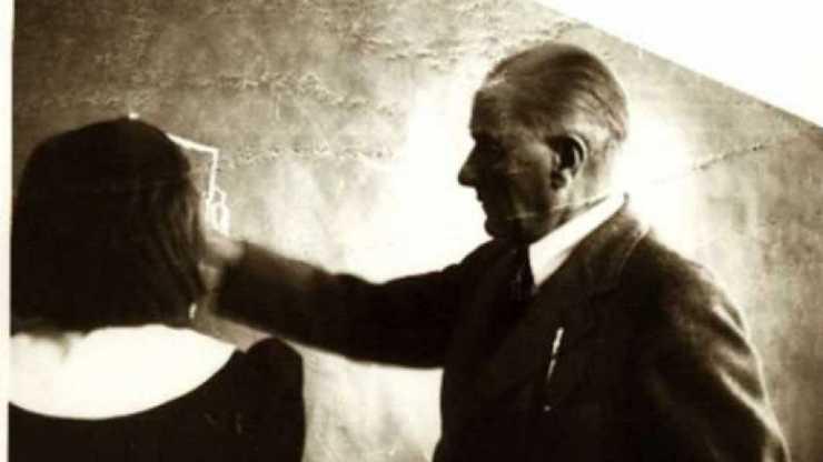 Bir Eğitim Lideri Olarak Atatürk