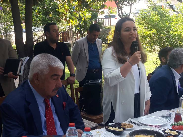 İYİ Parti Adana Milletvekilleri Teşekkür İçin Kozan’lı Muhtarlar ve Basınla Kahvaltıda Buluştular