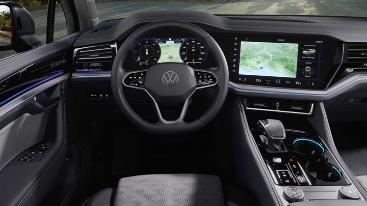 2024 Volkswagen Touareg tanıtıldı: Daha gelişmiş LED farlar, aydınlatılmış arka logo