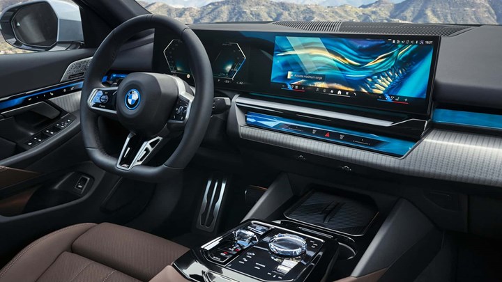 Yeni BMW 5 Serisi, tam elektrikli BMW i5 ile birlikte tanıtıldı