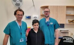 Mucize kurtuluş: Doktorlar küçük çocuğun kopan boynunu yeniden dikti