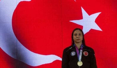 Avrupa Gençler Yüzme Şampiyonası’nda Merve Tuncel altın madalyanın sahibi oldu