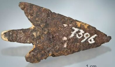 Uzay demiriyle dövülen 3 bin yıllık silah keşfedildi