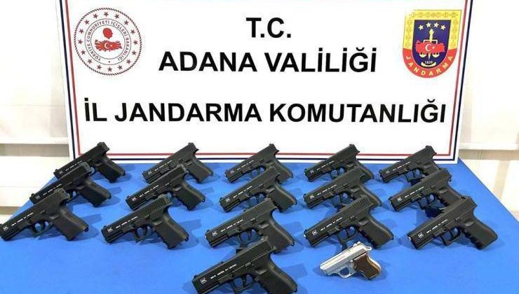 Adana’nın Pozantı ilçesinde yol kontrol ve arama faaliyetlerinde bir araçta 17 adet tabanca ele geçirildi