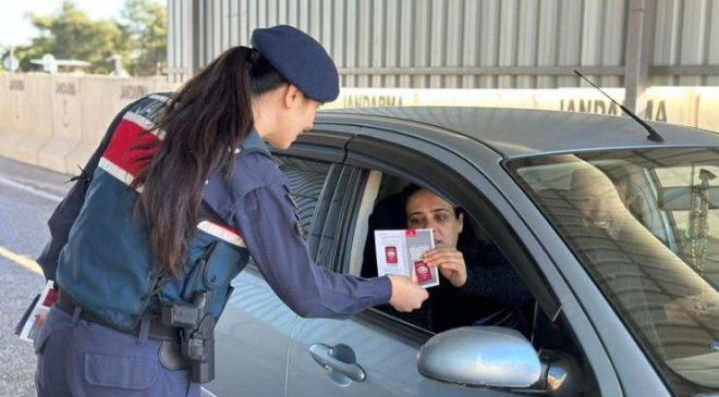 Adana İl Jandarma Komutanlığı KADES uygulaması ile vatandaşları bilgilendirdi