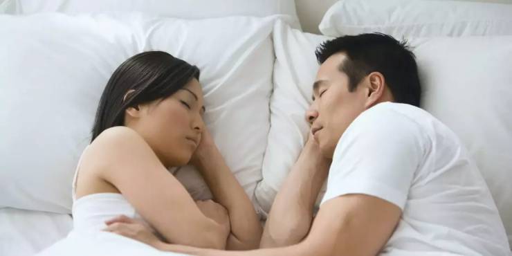 Uyku pozisyonunuz ilişkinizi anlatıyor