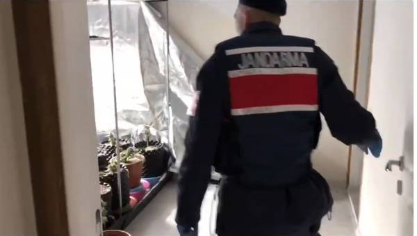 Adana İl Jandarma Komutanlığı uyuşturucu tacirlerine göz açtırmıyor