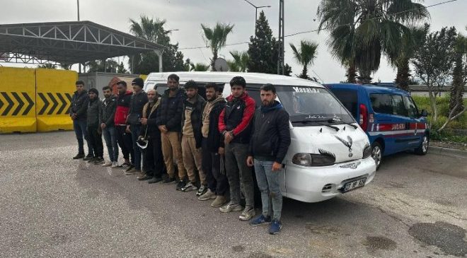 Ceyhan’da yurda kaçak giriş yapan 10 Suriyeli Şahıs geri gönderme merkezine teslim edildi