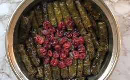 Vişneli Yaprak Dolması