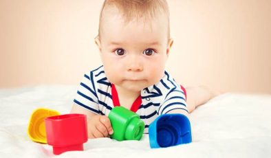 Bebek ve Çocuklar Hangi Yaşta Hangi Oyuncaklarla Oynamalıdırlar?