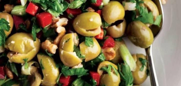 Kırma Zeytin Salatası