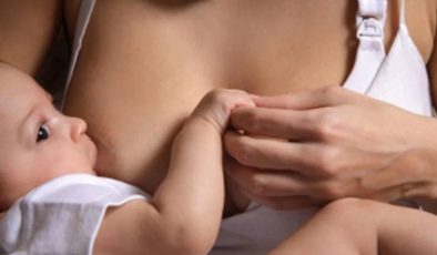 Uzun süreli emzirme bebeğinizin ağız sağlığı için zararlı olabilir