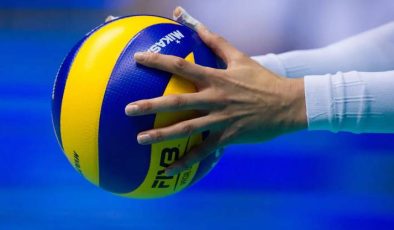 Voleybolda hakemler, sorumluluklar ve resmi el işaretleri