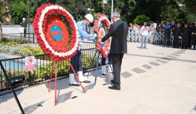 30 Ağustos Zafer Bayramı’nda Atatürk Anıtı’na çelenk konuldu