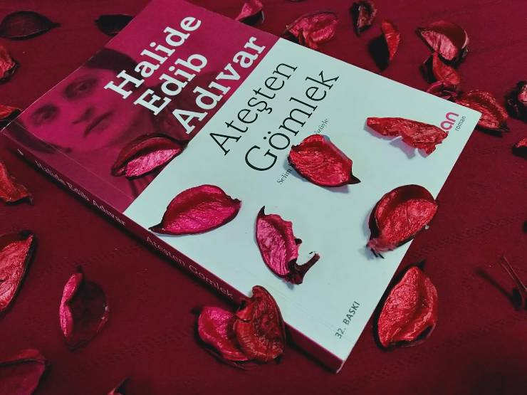 Ateşten Gömlek Kitap Özeti