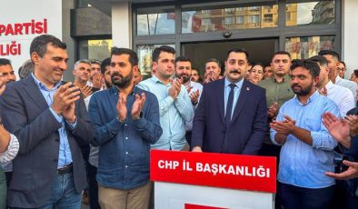 CHP’de Ahmet Tanık başkan adaylığını açıkladı