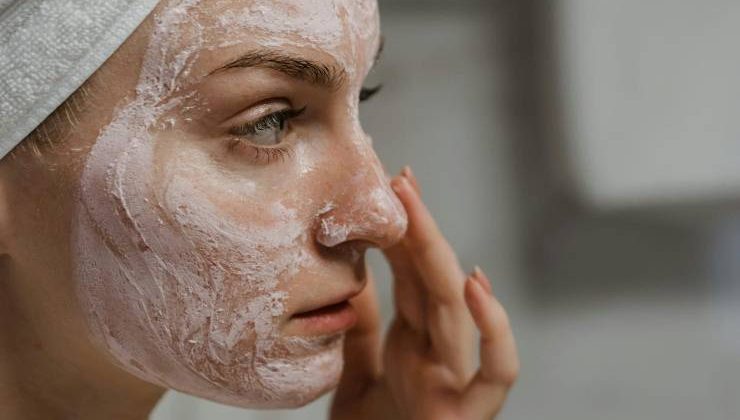 Dermatolog Dr. Babür Süer Uyarıyor; Güzellik Rutininizdeki Gizli Tehlikeler: Bu Hatalar Cildinize Zarar Veriyor!