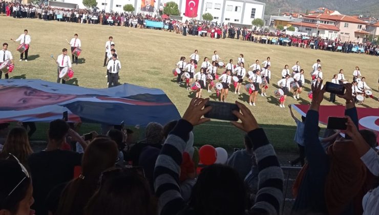 Geçiş töreninde Atatürk’ün değil Erdoğan’ın fotoğrafı taşıtıldı