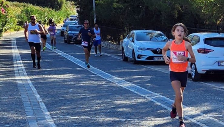 Atletizmde bu rezaleti de gördük! Yaşı küçük diye madalyası verilmedi