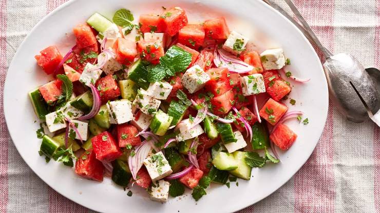 Karpuzlu yaz salatası tarifi düşük kalorili ve doyurucu