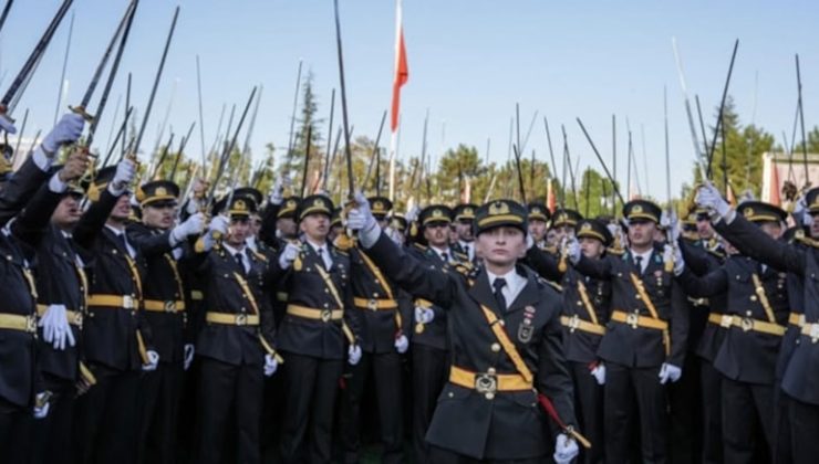 CHP’li isim duyurdu: İki teğmene ihraç talebiyle Yüksek Disiplin Kurulu’na sevk edildikleri tebliğ edildi