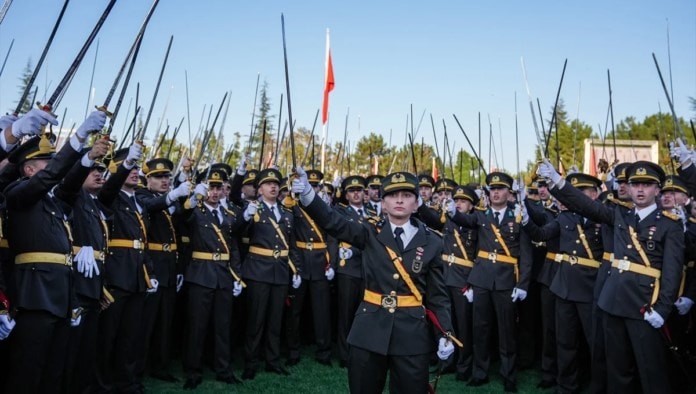 Mansur Yavaş’tan teğmenlerin disipline sevkine tepki: Atatürk’e bağlılık bir suç değildir