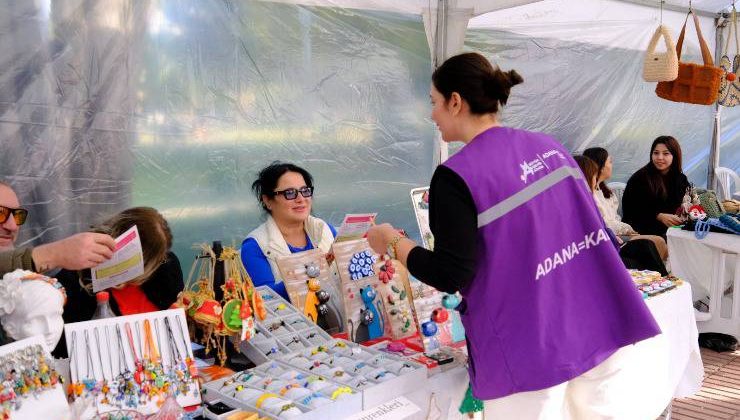 Kadınların ürettiği ürünler yeni yıl konseptiyle hazırlanan pazarda satışa sunuldu