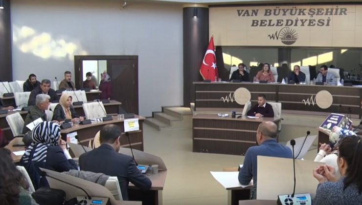 Van’da kayyum protestosu: AKP’li meclis üyeleri salonu terk etti