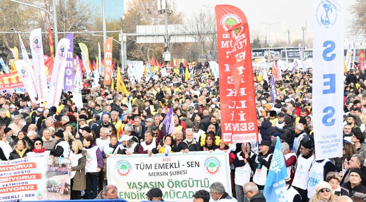 Ankara’da onbinler iktidara seslendi: Emekçinin, emeklinin hakkını verin