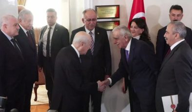 Bahçeli DEM Parti heyetini kapıda karşıladı