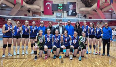 Seyhan Belediyespor Kulübü Genç Kadınlar Voleybol Takımı, Adana 2’ncisi oldu.