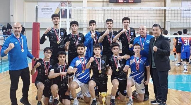 Seyhanlı Genç Ve Küçük Erkek Voleybolcular Adana Şampiyonu Oldu