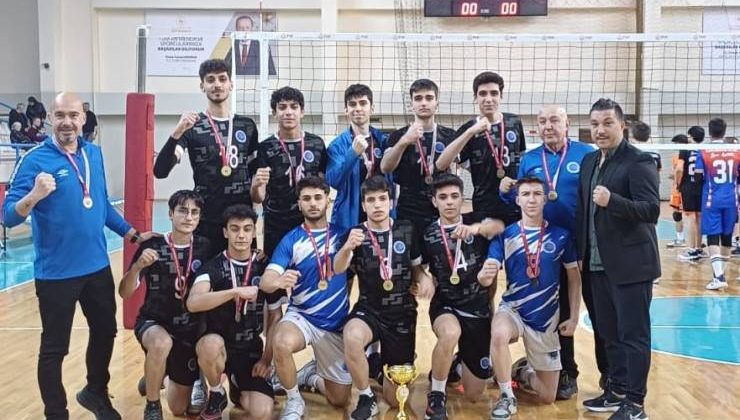 Seyhanlı Genç Ve Küçük Erkek Voleybolcular Adana Şampiyonu Oldu