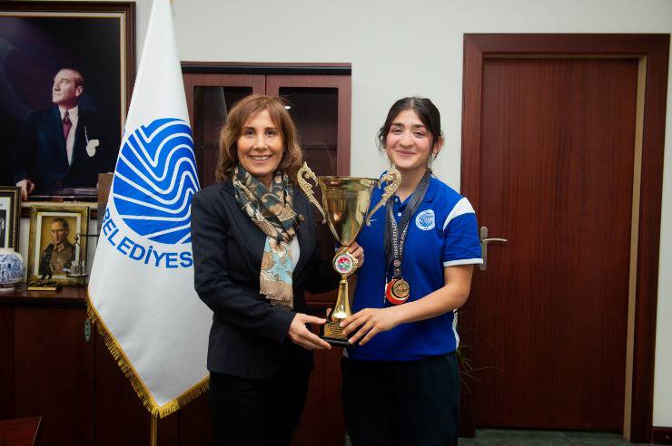 Türkiye Şampiyonu Atletten Başkan Tekin’e Ziyaret