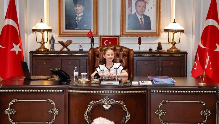Vali Köşger Koltuğunu Temsili Olarak Öğrenci Nurcan Erva Aydın’a Devretti