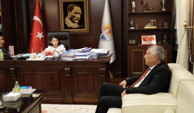 Zeydan Karalar koltuğunu Ezgi Neva’ya teslim etti