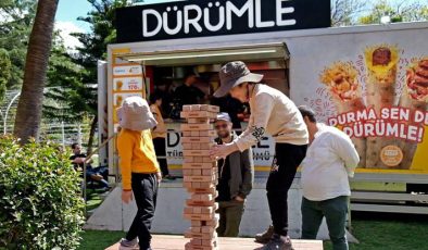 Dürümle, Adana Portakal Çiçeği Karnavalı’nda Lezzet Rüzgarı Estirdi!