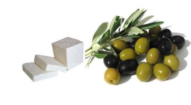 Sofrada Peynir ve Zeytin