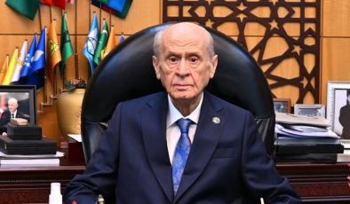 AKP içindeki kavganın işareti yandaş medyanın sayfalarına yansıdı