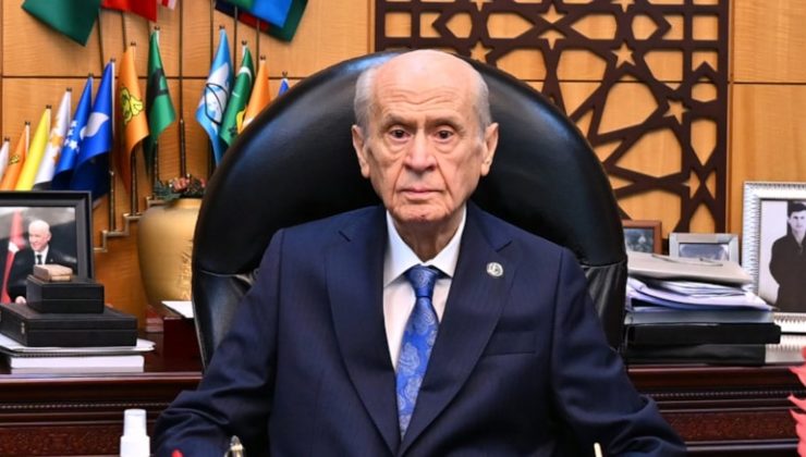 AKP içindeki kavganın işareti yandaş medyanın sayfalarına yansıdı