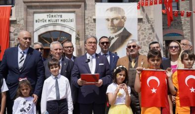 Şehirlioğlu, 23 Nisan Ulusal Egemenlik ve Çocuk Bayramı’nda 1. TBMM binası önünde basın açıklaması yaptı