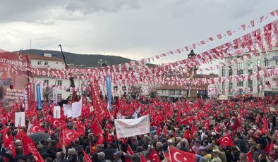 Özgür Özel traktörle mitinge gitti: Yozgat’ta meydan doldu taştı