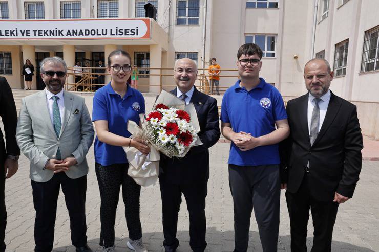 Vali Köşger, “2025 AİLE YILI VE ANNELER GÜNÜ” Konulu Programa Katıldı