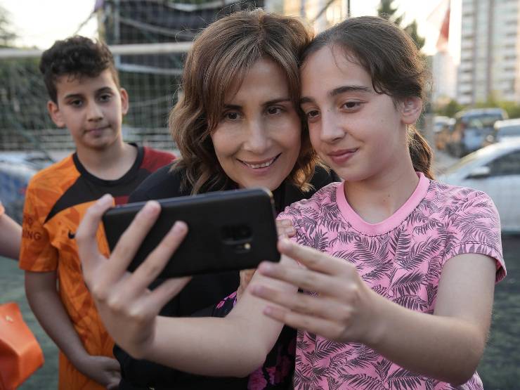 Başkan Tekin, Spor okulu öğrencileri ve aileleriyle buluştu “EVLATLARIMIZIN HER ZAMAN YANINDAYIZ”