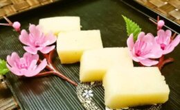 uirō-mochi 外 郎 餠( Japon buğulanmış kek )
