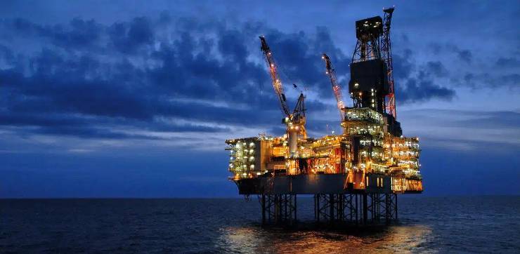 Rahman Suresi 29 – 32: Rabb’in İki Nimeti: Denizden Çıkan Petrol ve Doğalgaz
