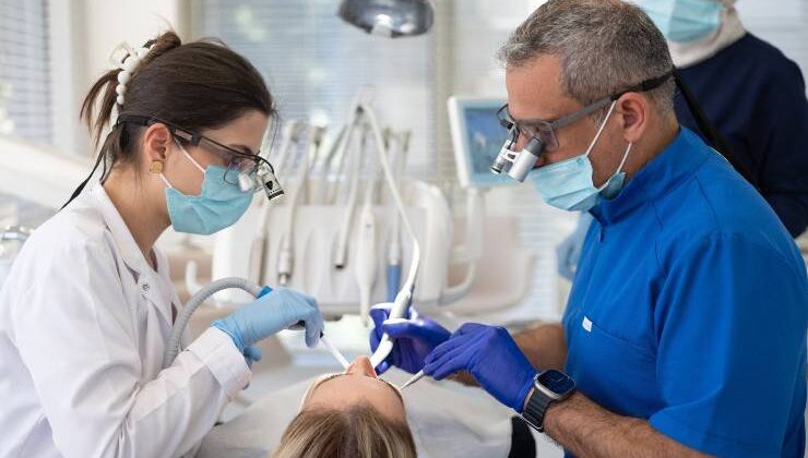 Diş İmplantı Öncesinde Kemik Artırım İşlemleri Hayati Rol Oynuyor
